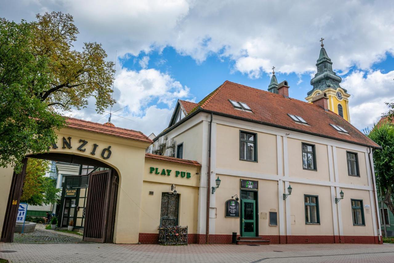 Play Pub Etterem Es Panzio Bed & Breakfast Debrecen Exterior photo